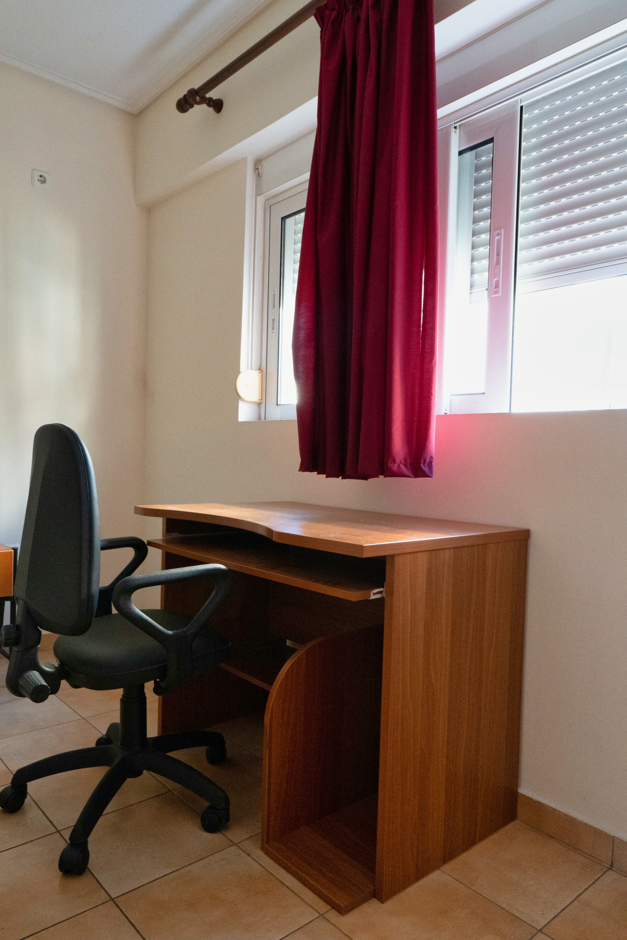 γραφείο στο φοιτητικό διαμέρισμα πάντειου πανεπιστημίου