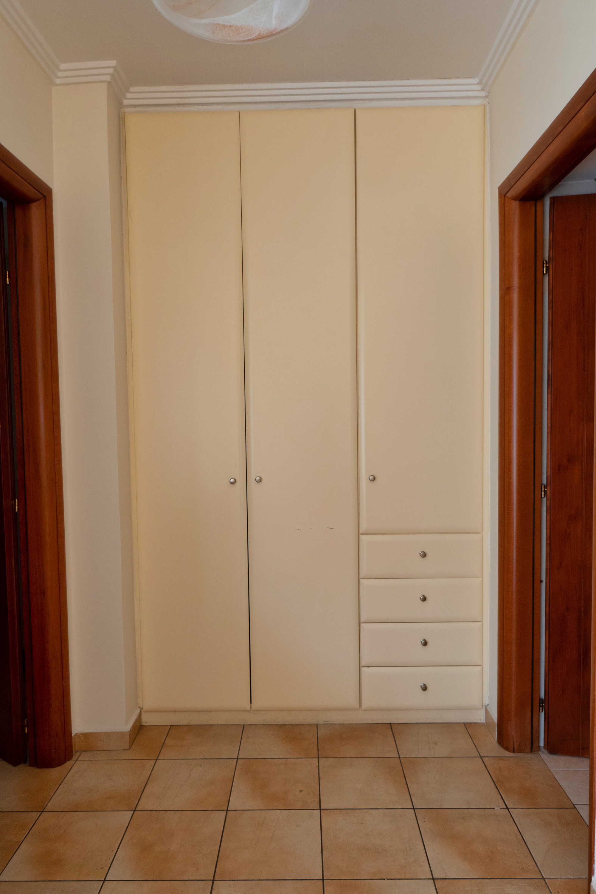 ντουλάπα φοιτητικού σπιτιού πάντειο πανεπιστήμιο